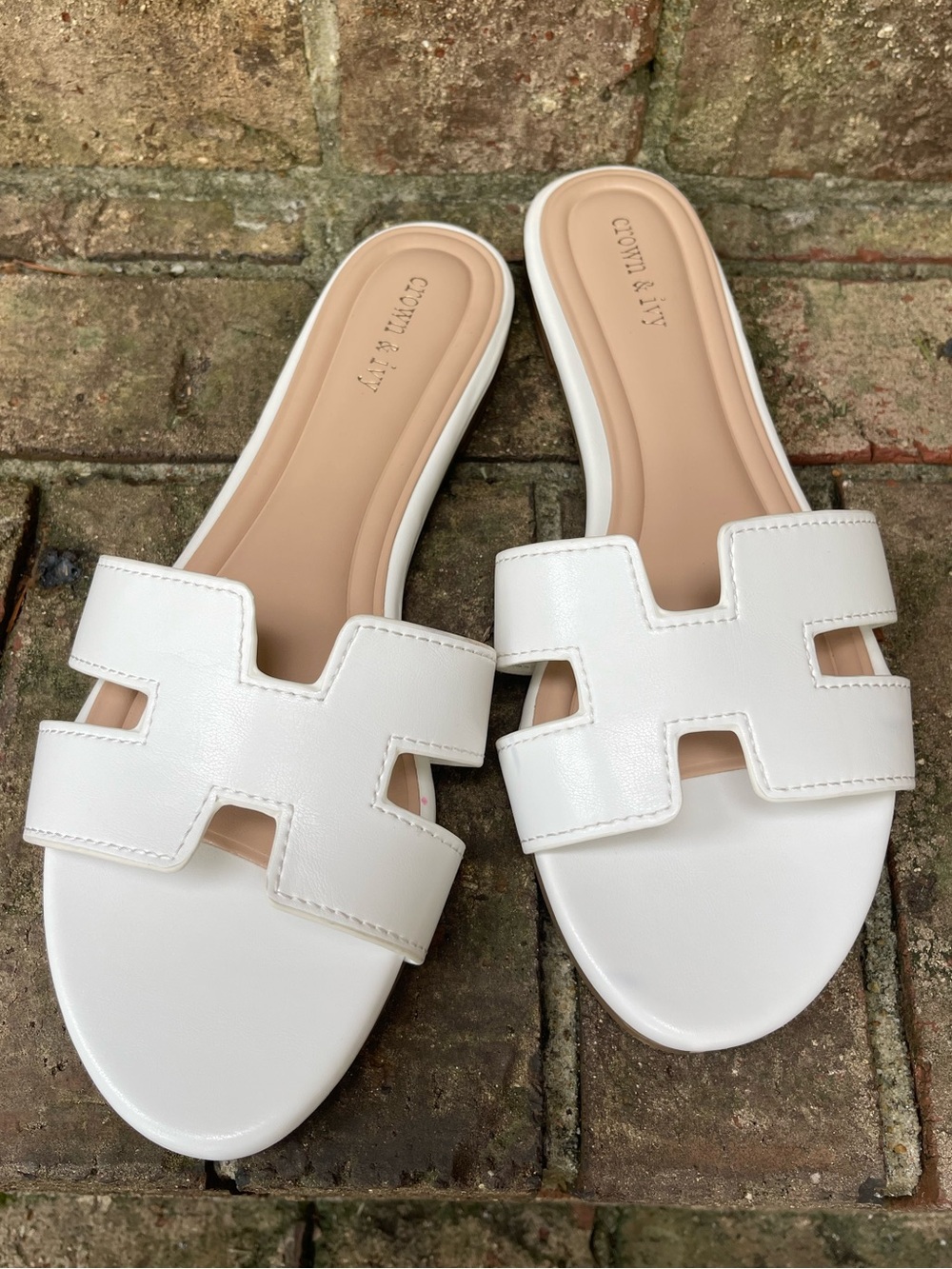 Crown & Ivy White Slide Sandals Flats Women’s Size 9.5